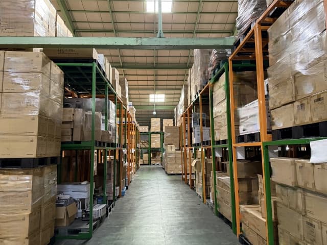 倉庫の天井断熱性が低い